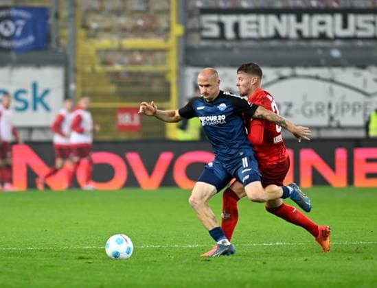 Soccer 2 Bundesliga Season 2024 25 1 FC Kaiserslautern 19 10 2024 Fritz Walter Stadion 1 FC Kaiserslautern fck SC Paderborn scp 3 0 Sven MICHEL SC Paderborn 07 , li Jan ELVEDI 1 FC Kaiserslautern 1 FC Kaiserslautern