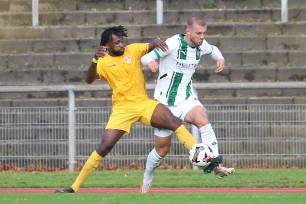 Mönchengladbach, Germany 19 October 2024 Regionalliga West 2024 2025 Borussia Mönchengladbach U23 vs KFC Uerdingen In the picture from left in the duel Jeff Denis Fehr KFC Uerdingen and Kushtrim Asallari Borussia Mönchengladbach U23 Grenzlandstadion Nordrhein Westfalen Copyright: xFotostandx xVanxderxVeldenx