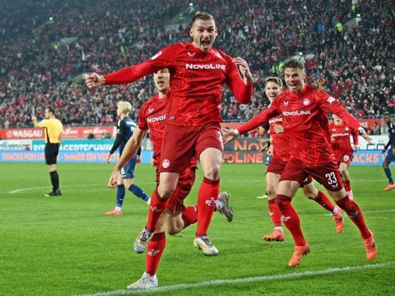 19 10 2024, xmohx, Fußball 2 Bundesliga, 1 FC Kaiserslautern SC Paderborn 07 emspor, v l Luca Sirch Kaiserslautern celebrates the 2 0 DFL DFB REGULATIONS PROHIBIT ANY USE OF PHOTOGRAPHS as IMAGE SEQUENCES and or QUASI VIDEO Kaiserslautern