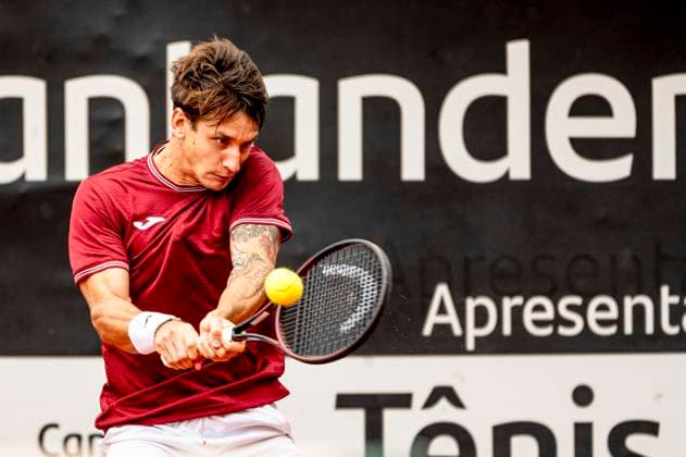 ATP, Tennis Herren Challenger Campinas CAMPINAS, SP - 19.10.2024: ATP CHALLENGER CAMPINAS - Ugo Carabelli (ARG) in the semi-finals at the ATP Challenger Campinas (International Tennis Tournament) held at the Sociedade Hípica de Campinas, in the city of Campinas-SP, this Saturday (19). (Photo: Fabio Leoni Fotoarena) x2637039x  FabioxLeoni