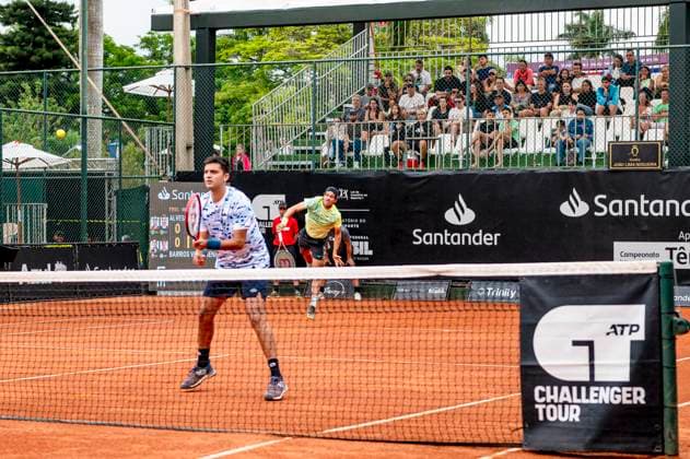 ATP, Tennis Herren Challenger Campinas CAMPINAS, SP - 19.10.2024: ATP CHALLENGER CAMPINAS - Facundo Mena (ARG) Barrios Vera (CHI) in the final (doubles) at the ATP Challenger Campinas (International Tennis Tournament) held at the Sociedade Hípica de Campinas, in the city of Campinas-SP, this Saturday (19). (Photo: Fabio Leoni Fotoarena) x2637103x  FabioxLeoni
