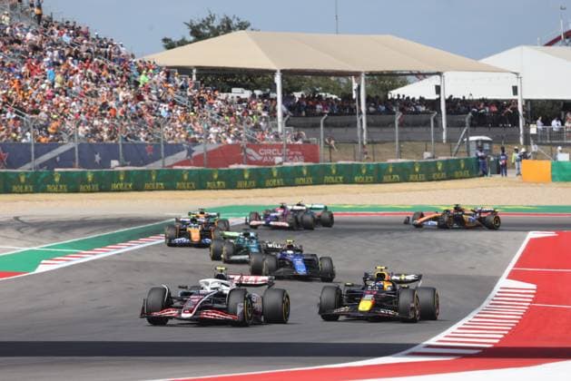 18 10 2024, Circuit of The Americas, Austin, FORMULA 1 PIRELLI UNITED STATES GRAND PRIX 2024 ,pictured Nico Hülkenberg DEU , MoneyGram Haas F1 Team, Sergio Perez MEX , Oracle Red Bull Racing, Franco Colapinto ARG , Williams Racing Photo by Hasan Bratic DeFodi Images not used in POL SRB CRO FRA GBR NED ITA USA Defodi 506 20241019 hbr 7506 Defodi-506 not used in POL SRB CRO FRA GBR NED ITA USA
