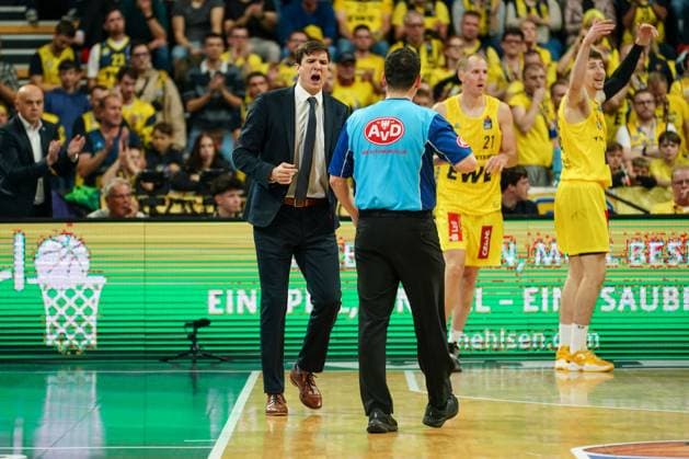 Pedro Calles EWE Baskets Oldenburg, Head Coach discusses with Nicolas Brendel Referee , GER, EWE Baskets Oldenburg vs Ratiopharm Ulm, Basketball, Bundesliga, Matchday 5, Season 2024 2025, 19 10 2024 GER, EWE Baskets Oldenburg vs Ratiopharm Ulm, Basketball, Bundesliga, Matchday 5, Season 2024 2025, 19 10 2024 Oldenburg Copyright: xEibner-Pressefoto MaxxVincenx EP_MVN