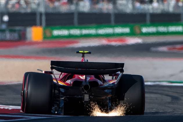 Carlos Sainz Scuderia Ferrari HP, Spain, 55 in Ferrari SF 24 with sparks flying, USA, Formula 1 World Championship, Pirelli Grand Prix of the United States of America, Circuit of the Americas Austin, Qualifying, 19 10 2024 USA, Formula 1 World Championship, Pirelli Grand Prix of the United States of America, Circuit of the Americas Austin, Qualifying, 19 10 2024 Austin Copyright: xEibner-Pressefoto Memmlerx EP_MMR