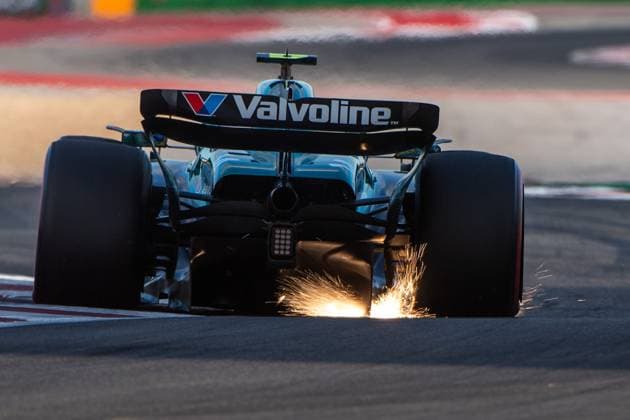 Fernando Alonso Aston Martin Aramco Formula One Team, Spain, 14 in Aston Martin AMR24 with sparks flying, USA, Formula 1 World Championship, Pirelli Grand Prix of the United States of America, Circuit of the Americas Austin, Qualifying, 19 10 2024 USA, Formula 1 World Championship, Pirelli Grand Prix of the United States of America, Circuit of the Americas Austin, Qualifying, 19 10 2024 Austin Copyright: xEibner-Pressefoto Memmlerx EP_MMR