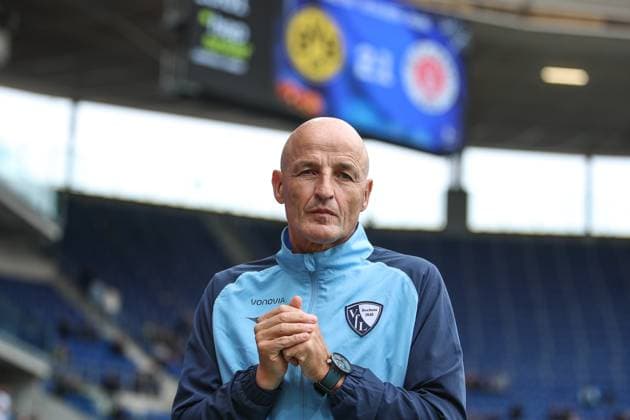 Peter Zeidler (VfL Bochum, Chef-Trainer) TSG 1899 Hoffenheim vs. VfL Bochum 1848, Fussball, 1. Bundesliga, 7. Spieltag, 2024 2025, 19.10.2024, DFL REGULATIONS PROHIBIT ANY USE OF PHOTOGRAPHS AS IMAGE SEQUENCES AND OR QUASI-VIDEO, TSG 1899 Hoffenheim vs. VfL Bochum 1848, Fussball, 1. Bundesliga, 7. Spieltag, 2024 2025, 19.10.2024 Sinsheim *** Peter Zeidler VfL Bochum, Head Coach TSG 1899 Hoffenheim vs VfL Bochum 1848, Football, 1 Bundesliga, Matchday 7, 2024 2025, 19 10 2024, DFL REGULATES PROHIBIT ANY USE OF PHOTOGRAPHS AS IMAGE SEQUENCES AND OR QUASI VIDEO, TSG 1899 Hoffenheim vs VfL Bochum 1848, Football, 1 Bundesliga, Matchday 7, 2024 2025, 19 10 2024 Sinsheim Copyright: xEibner-Pressefoto JanxPrihodax EP_JPA