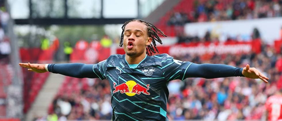 Mainz RB Leipzig Bundesliga Mainz, 19 10 2024, Mewa Arena, Soccer Bundesliga, Matchday 7 , 1 FSV Mainz 05 vs RB Leipzig 0 2 0 2 , Goal for Leipzig to 0 1 In the picture goal scorer Xavi Simons 10, RB Leipzig , Goal celebration , Picture Point