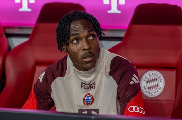 Mathys Tel FC Bayern Muenchen, 39 takes a seat on the bench at the start of the match GER, FC Bayern Muenchen vs VfB Stuttgart, Football, Bundesliga, Matchday 7, Season 2024 2025, 19 10 2024 DFL DFB REGULATES PROHIBIT ANY USE OF PHOTOGRAPHS as IMAGE SEQUENCES and or QUASI VIDEO GER, FC Bayern Muenchen vs VfB Stuttgart, Football, Bundesliga, Matchday 7, Season 2024 2025, 19 10 2024 Muenchen Copyright: xEibner-Pressefoto HeikexFeinerx EP_HFR