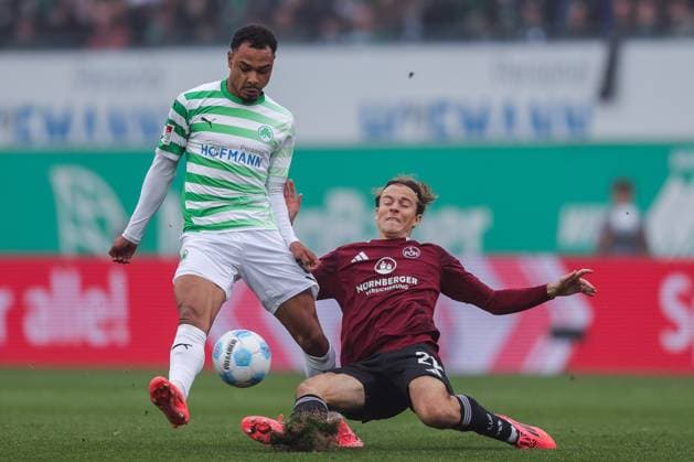 Soccer 2 Bundesliga 9 Matchday SpVgg Greuther Fürth 1 FC Nürnberg on 20 10 2024 at Sportpark Ronhof in Fürth Sacha Banse Fürth , left Caspar Jander Nürnberg , right DFL regulations prohibit any use of photographs as image sequences and or quasi video xJRx