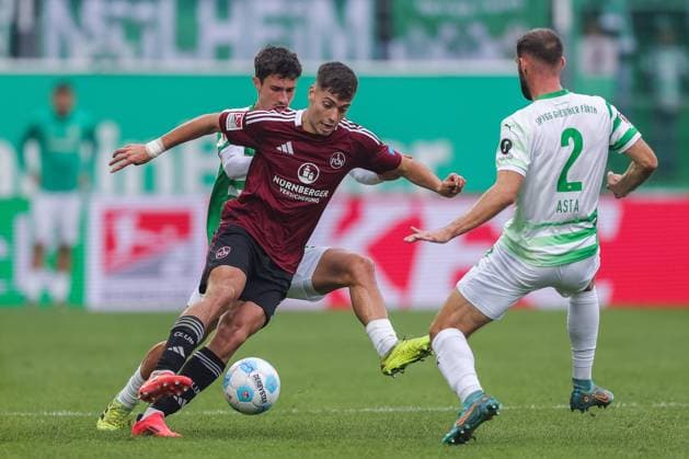 Soccer 2 Bundesliga 9 Matchday SpVgg Greuther Fürth 1 FC Nürnberg on 20 10 2024 at Sportpark Ronhof in Fürth Branimir Hrgota Fürth , left Stefanos Tzimas Nürnberg , center Simon Asta Fürth , right DFL regulations prohibit any use of photographs as image sequences and or quasi video xJRx