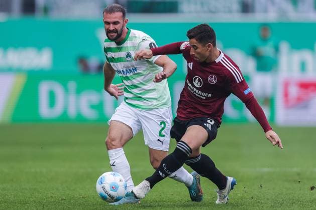 Soccer 2 Bundesliga 9 Matchday SpVgg Greuther Fürth 1 FC Nürnberg on 20 10 2024 at Sportpark Ronhof in Fürth Simon Asta Fürth , left Danilo Soares Nürnberg , right DFL regulations prohibit any use of photographs as image sequences and or quasi video xJRx