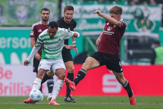 Soccer 2 Bundesliga 9 Matchday SpVgg Greuther Fürth 1 FC Nürnberg on 20 10 2024 at Sportpark Ronhof in Fürth Sacha Banse Fürth , left Finn Jeltsch Nürnberg , right DFL regulations prohibit any use of photographs as image sequences and or quasi video xJRx