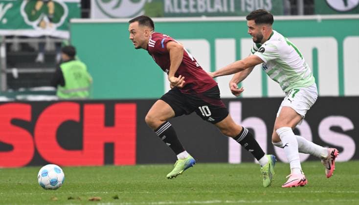 20 10 2024 Soccer Season 2024 2025 2 Soccer Bundesliga 09 Matchday SpVgg Greuther Fürth Kleeblatt 1 FC Nürnberg FCN Club Derby Frankenderby Sportfoto Zink xwoxzix DFL regulations prohibit any use of photographs as image sequences and or quasi video only for editorial use Julian Justvan 10, 1 FC Nürnberg FCN Niko Gießelmann Giesselmann 17, SpVgg Greuther Fürth