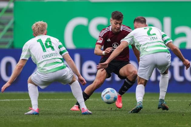 Soccer 2 Bundesliga 9 Matchday SpVgg Greuther Fürth 1 FC Nürnberg on 20 10 2024 at Sportpark Ronhof in Fürth Jomaine Consbruch Fürth , left Stefanos Tzimas Nürnberg , center Simon Asta Fürth , right DFL regulations prohibit any use of photographs as image sequences and or quasi video xJRx