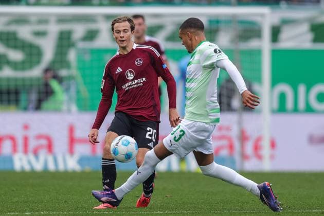 Soccer 2 Bundesliga 9 Matchday SpVgg Greuther Fürth 1 FC Nürnberg on 20 10 2024 at Sportpark Ronhof in Fürth Caspar Jander Nürnberg , left Maximilian Dietz Fürth , right DFL regulations prohibit any use of photographs as image sequences and or quasi video xJRx