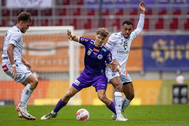 SOCCER - BL, A.Klagenfurt vs A.Wien KLAGENFURT,AUSTRIA,20.OCT.24 - SOCCER - ADMIRAL Bundesliga, SK Austria Klagenfurt vs FK Austria Wien. Image shows Nik Prelec (A.Wien), Jannik Robatsch (A.Klagenfurt) and Hakim Guenouche (A.Wien).  GEPAxpictures xMatthiasxTrinkl
