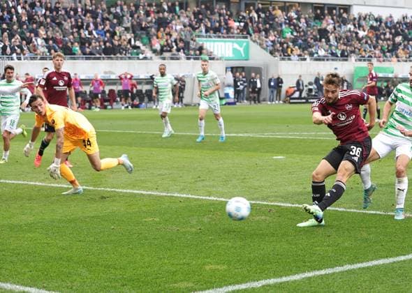 20 10 2024 Soccer Season 2024 2025 2 Soccer Bundesliga 09 Matchday SpVgg Greuther Fürth Kleeblatt 1 FC Nürnberg FCN Club Derby Frankenderby Sportfoto Zink DaMa xdaxmax DFL regulations prohibit any use of photographs as image sequences and or quasi video only for editorial use Tor Treffer Goal shot to 0 4 Goalscorer Lukas Schleimer 36, 1 FC Nürnberg FCN vs Nahuel Noll 44, SpVgg Greuther Fürth