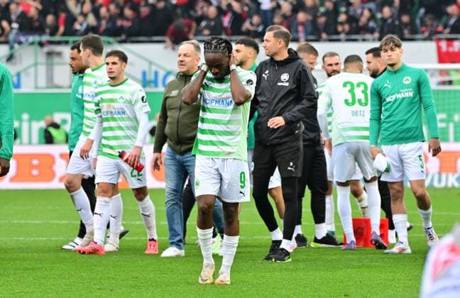 20 10 2024 Soccer Season 2024 2025 2 Soccer Bundesliga 09 Matchday SpVgg Greuther Fürth Kleeblatt 1 FC Nürnberg FCN Club Derby Frankenderby Sportfoto Zink MeZi xmexzix DFL regulations prohibit any use of photographs as image sequences and or quasi video only for editorial use Noel Futkeu 9, SpVgg Greuther Fürth and Co disappointed Disappointment after the end of the match