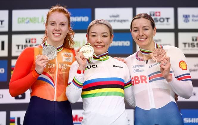 Sport Bilder des Tages BALLERUP - Hetty van de Wouw with the silver medal on the keirin on the fourth day of the World Track cycling, Rad, Radsport, Bahnrad, Bahn Championships at the Ballerup Super Arena. ANP IRIS VAN DEN BROEK xVIxANPxSportx xxANPxIVx 511365156 originalFilename: 511365156.jpg