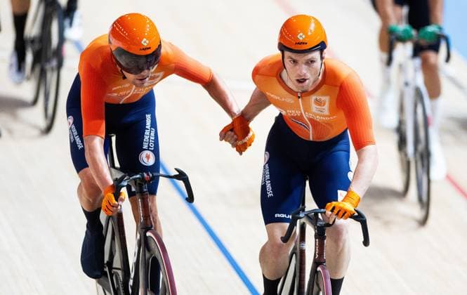BALLERUP - Yoeri Havik and Vincent Hoppezak in action during the pair race on the fourth day of the World Track cycling, Rad, Radsport, Bahnrad, Bahn Championships at the Ballerup Super Arena. ANP IRIS VAN DEN BROEK xVIxANPxSportx xxANPxIVx 511369131 originalFilename: 511369131.jpg