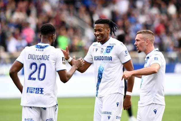 AJ Auxerre v Stade de Reims - Ligue 1 McDonald s 2024 2025 03 Gabriel OSHO (aja) - 10 Gaetan PERRIN (aja) during the Ligue 1 McDonald s match between Auxerre and Reims at Stade de L Abbe-Deschamps on October 20, 2024 in Auxerre, France. Auxerre France  Copyright: xFEPx 776225387