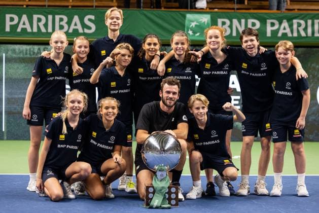 241020 Tommy Paul of the United States poses for a picture with the ball boys and girls and his winner™s trophy after the men™s final on day 9 of the ATP 250 Nordic Open on October 20, 2024 in Stockholm Photo Michael Campanella BILDBYRAN COP 313 MC0109 tennis atp 250 nordic open day 9 finals bbeng  Copyright: MICHAELxCAMPANELLA BB241020MC070