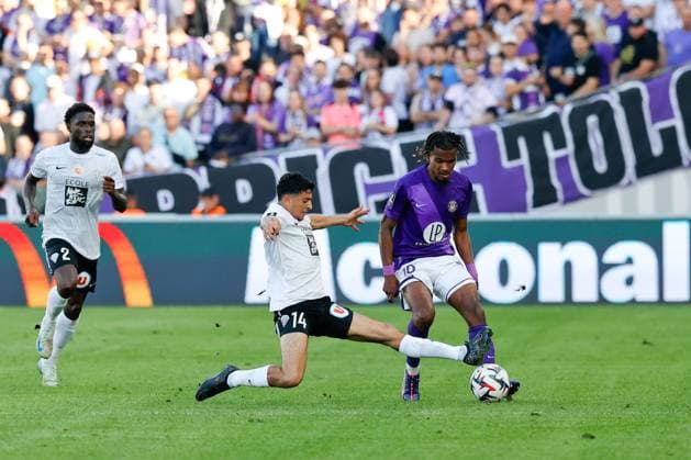 Toulouse FC v Angers SCO - Ligue 1 McDonald s 2024 2025 14 Yassin BELKHDIM (sco) - 10 Yann GBOHO (tfc) during the Ligue 1 McDonald s match between Toulouse and Angers at Stadium de Toulouse on October 20, 2024 in Toulouse, France. Toulouse France  Copyright: xFEPx 776225460