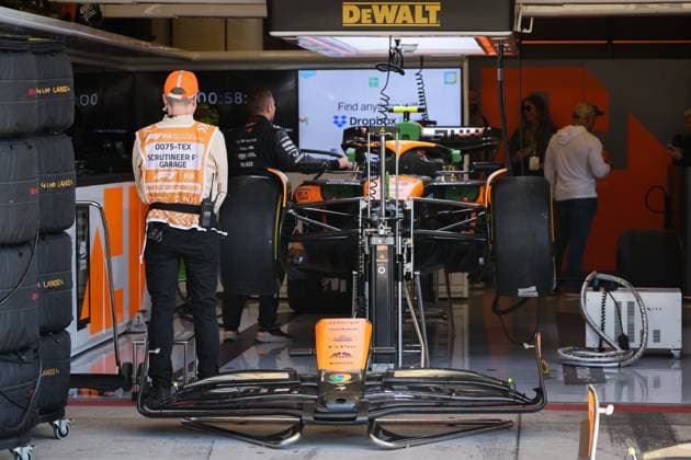 scrutineering, verifications techniques, scrutineer, McLaren F1 Team during the Formula 1 Pirelli United States Grand Prix 2024, 19th round of the 2024 Formula One World Championship, WM, Weltmeisterschaft from October 18 to 20, 2024 on the Circuit of the Americas, in Austin, United States of America - F1 - US GRAND PRIX 2024 DPPI Panoramic  241020_R19_USA_DP_AV3_8371