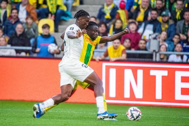 Moses Simon (FC NANTES) Moise Bombito (OGC Nice) FOOTBALL : FC Nantes vs OGC Nice - Ligue 1 - Journée 8 - 20 10 2024 BaptisteAutissier Panoramic 