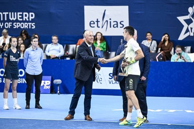 Gerald Armstrong ATP, Tennis Herren supervisor and Spanish Roberto Bautista-Agut pictured after a tennis match in the finals of the singles competition at the ATP European Open Tennis tournament in Antwerp, Sunday 20 October 2024. TOM GOYVAERTS TomxGoyvaerts  x103115001x