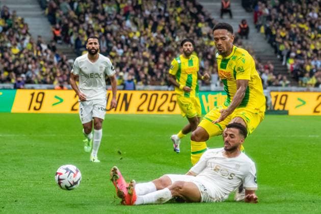 Jean Philippe Gbamin (FC NANTES) Mohamed Abdelmonem (OGC Nice) FOOTBALL : FC Nantes vs OGC Nice - Ligue 1 - Journée 8 - 20 10 2024 BaptisteAutissier Panoramic 