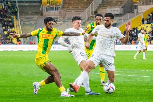 Sorba Thomas (FC NANTES) Mohamed Abdelmonem (OGC Nice) Tom Louchet (OGC Nice) FOOTBALL : FC Nantes vs OGC Nice - Ligue 1 - Journée 8 - 20 10 2024 BaptisteAutissier Panoramic 