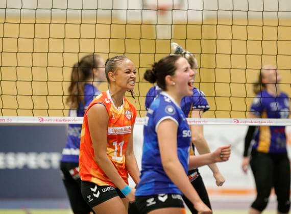 Germany Bad Soden 20 10 2024 Volleyball Hesse 2 Bundesliga South Women Season 2024 2025 20 10 2024 TG Bad Soden blue BSP MTV Stuttgart org v l Anaiya Campbell BSP Stuttgart Nr 11 Sport TG Bad Soden BSP MTV Stuttgart