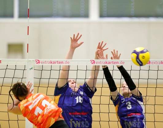 Germany Bad Soden 20 10 2024 Volleyball Hessen 2 Bundesliga South Women Season 2024 2025 20 10 2024 TG Bad Soden blue BSP MTV Stuttgart org v l Anaiya Campbell BSP Stuttgart Nr 11 , Jacqueline Garski Bad Soden Nr 16 , Kim Pralle Bad Soden Nr 3 Sport TG Bad Soden BSP MTV Stuttgart