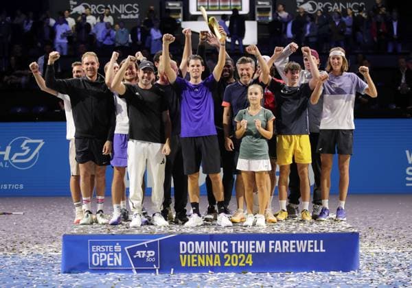 TENNIS - ATP, Tennis Herren Erste Bank Open, Super Sunday VIENNA,AUSTRIA,20.OCT.24 - TENNIS - ATP World Tour, Erste Bank Open, Super Sunday, Farewell Party Dominic Thiem. Image shows Dominic Thiem (AUT) and his companions. Keywords: trophy.  GEPAxpictures xWalterxLuger