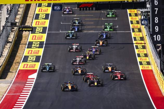 04 NORRIS Lando (gbr), McLaren F1 Team MCL38, 01 VERSTAPPEN Max (nld), Red Bull Racing RB20, 16 LECLERC Charles (mco), Scuderia Ferrari SF-24, 55 SAINZ Carlos (spa), Scuderia Ferrari SF-24, action during the Formula 1 Pirelli United States Grand Prix 2024, 19th round of the 2024 Formula One World Championship, WM, Weltmeisterschaft from October 18 to 20, 2024 on the Circuit of the Americas, in Austin, United States of America - F1 - US GRAND PRIX 2024 DPPI Panoramic 241020_R19_USA_DP_EA020333