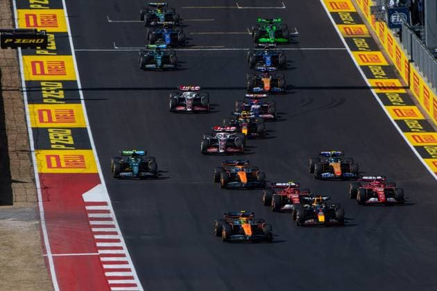 Lando Norris McLaren Formula 1 Team, Great Britain, 04 in McLaren MCL38, Max Verstappen Oracle Red Bull Racing, Netherlands, 01 in RedBull RB20, Charles Leclerc Scuderia Ferrari HP, Monaco, 16 in Ferrari SF 24, Carlos Sainz Scuderia Ferrari HP, Spain, 55 , Pierre Gasly BWT Alpine F1 Team, France, 10 , Oscar Piastri McLaren Formula 1 Team, Australia, 81 , Fernando Alonso Aston Martin Aramco Formula One Team, Spain, 14 , Kevin Magnussen MoneyGram Haas F1 Team, Denmark, 20 , Sergio Checo Perez Oracle Red Bull Racing, Mexico, 11 , Nico Huelkenberg MoneyGram Haas F1 Team, Germany, 27 , Yuki Tsunoda Visa Cash App RB Formula One Team Racing Bulls, Japan, 22 , Esteban Ocon BWT Alpine F1 Team, France, 31 , Alexander Albon Williams Racing, Thailand, 23 , Lance Stroll Aston Martin Aramco Formula One Team, Canada, 18 , Franco Colapinto Williams Racing, Argentina, 43 , Valtteri Bottas Stake F1 Team Kick Sauber, Finland, 77 , Lewis Hamilton Mercedes AMG Petronas Formula One Team, Great Britain, 44 at the start, USA, Formula 1 World Championship, Pirelli Grand Prix of the United States of America, Circuit of the Americas Austin, race, 20 10 2024 USA, Formula 1 World Championship, Pirelli Grand Prix of the United States of America, Circuit of the Americas Austin, race, 20 10 2024 Austin Copyright: xEibner-Pressefoto Memmlerx EP_MMR