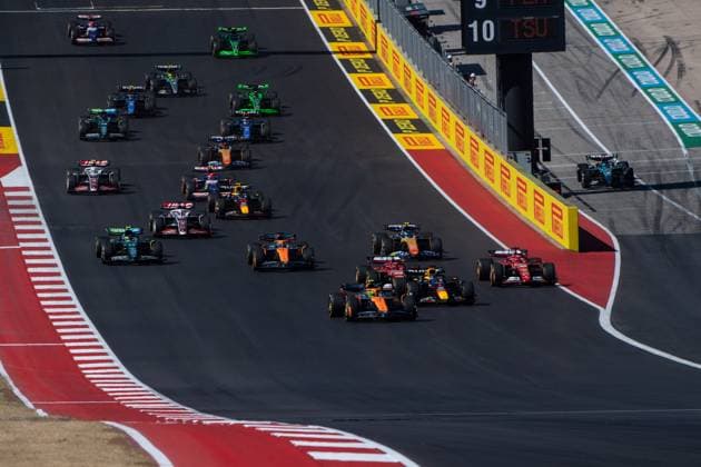 Lando Norris McLaren Formula 1 Team, Great Britain, 04 in McLaren MCL38, Max Verstappen Oracle Red Bull Racing, Netherlands, 01 in RedBull RB20, Charles Leclerc Scuderia Ferrari HP, Monaco, 16 in Ferrari SF 24, Carlos Sainz Scuderia Ferrari HP, Spain, 55 , Pierre Gasly BWT Alpine F1 Team, France, 10 , Oscar Piastri McLaren Formula 1 Team, Australia, 81 , Fernando Alonso Aston Martin Aramco Formula One Team, Spain, 14 , Kevin Magnussen MoneyGram Haas F1 Team, Denmark, 20 , Sergio Checo Perez Oracle Red Bull Racing, Mexico, 11 , Nico Huelkenberg MoneyGram Haas F1 Team, Germany, 27 , Yuki Tsunoda Visa Cash App RB Formula One Team Racing Bulls, Japan, 22 , Esteban Ocon BWT Alpine F1 Team, France, 31 , Alexander Albon Williams Racing, Thailand, 23 , Lance Stroll Aston Martin Aramco Formula One Team, Canada, 18 , Franco Colapinto Williams Racing, Argentina, 43 , Valtteri Bottas Stake F1 Team Kick Sauber, Finland, 77 , Lewis Hamilton Mercedes AMG Petronas Formula One Team, Great Britain, 44 at the start, USA, Formula 1 World Championship, Pirelli Grand Prix of the United States of America, Circuit of the Americas Austin, race, 20 10 2024 USA, Formula 1 World Championship, Pirelli Grand Prix of the United States of America, Circuit of the Americas Austin, race, 20 10 2024 Austin Copyright: xEibner-Pressefoto Memmlerx EP_MMR