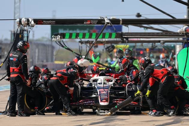 Nico Huelkenberg GER Haas VF24 changing tires, pit stop in the race, Formula 1 Pirelli Grand Prix, FIA F1 World Championship, Circuit of America, Austin Texas, 20 10 2024, USA
