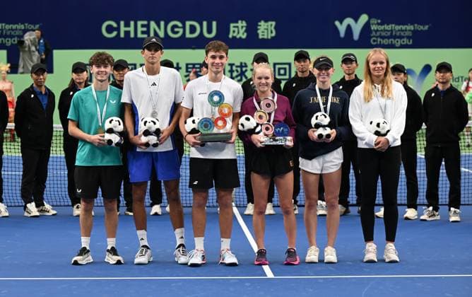2024 ITF World Tennis Tour Junior Finals Chengdu , China 2024 ITF World Tennis Tour Junior Finals Winner Boys from left Charlie Robertson GBR Bronze, Rafael Jodar ESP Silver , Mees Rottgering NED Gold Girls from left Emerson Jones AUS Gold, Laura Samson CZE Silver ,Jeline Vandromme BEL Bronze