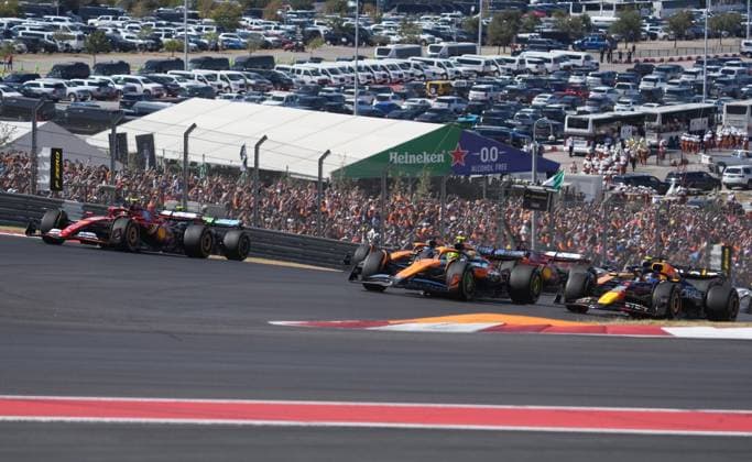 20 10 2024, Circuit of The Americas, Austin, FORMULA 1 PIRELLI UNITED STATES GRAND PRIX 2024 ,in picture Race start , Max Verstappen NLD , Oracle Red Bull Racing, Lando Norris GBR , McLaren F1 Team, Charles Leclerc MCO , Scuderia Ferrari HP, Carlos Sainz Jr ESP Photo by Hasan Bratic DeFodi Images not used in POL SRB CRO FRA GBR NED ITA USA Defodi 506 20241020 hbr 0351 Defodi-506 not used in POL SRB CRO FRA GBR NED ITA USA
