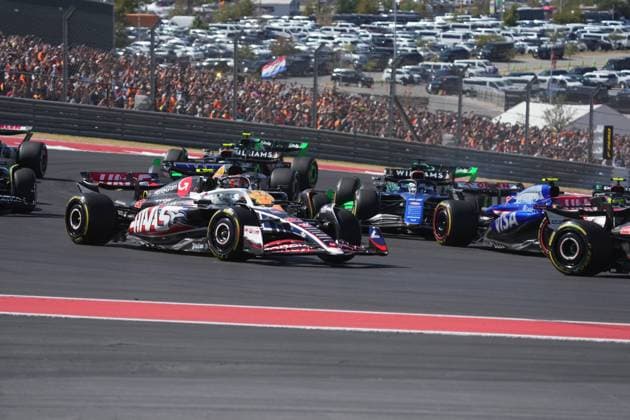 20 10 2024, Circuit of The Americas, Austin, FORMULA 1 PIRELLI UNITED STATES GRAND PRIX 2024 ,in picture Race start , Kevin Magnussen DNK , MoneyGram Haas F1 Team, Nico Hülkenberg DEU , Esteban Ocon FRA , Alpine F1 Team, Lance Stroll CAN , Aston Martin Aramco Cognizant Formula One Team Photo by Hasan Bratic DeFodi Images not used in POL SRB CRO FRA GBR NED ITA USA Defodi 506 20241020 hbr 0414 Defodi-506 not used in POL SRB CRO FRA GBR NED ITA USA