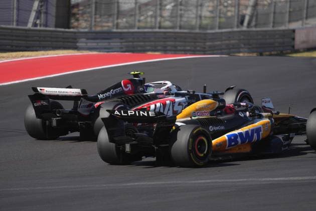 20 10 2024, Circuit of The Americas, Austin, FORMULA 1 PIRELLI UNITED STATES GRAND PRIX 2024 ,in the picture Nico Hülkenberg DEU , MoneyGram Haas F1 Team, Esteban Ocon FRA , Alpine F1 Team Photo by Hasan Bratic DeFodi Images not used in POL SRB CRO FRA GBR NED ITA USA Defodi 506 20241020 hbr 1930 Defodi-506 not used in POL SRB CRO FRA GBR NED ITA USA