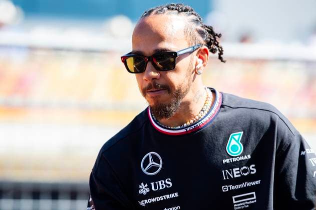 Formula One 2024: Formula 1 Pirelli United States Grand Prix OCT 20 October 20, 2024: Lewis Hamilton (44) with Mercedes-AMG PETRONAS F1 Team start of Drivers Parade at the Formula 1 Pirelli United States Grand Prix, Circuit of the Americas. Austin, Texas. Mario Cantu CSM(Credit Image: Mario Cantu Cal Media) Austin Texas United States of America EDITORIAL USE ONLY Copyright: xx ZUMA-20241020_faf_c04_008.jpg MarioxCantux csmphotothree308671
