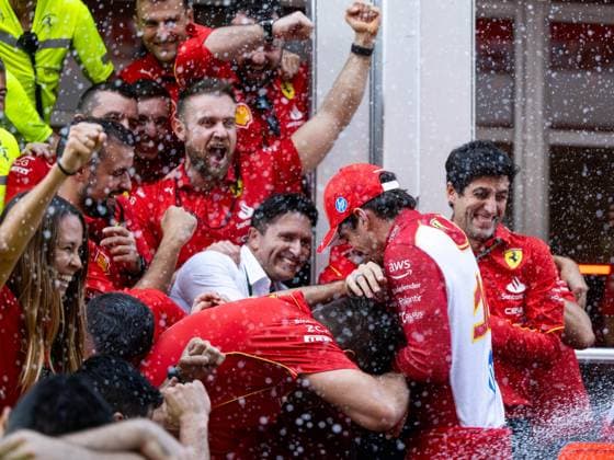 Charles Leclerc Scuderia Ferrari HP, Monaco, 16 and team celebrate victory and 2nd place in the paddock with champagne, USA, Formula 1 World Championship, Pirelli Grand Prix of the United States of America, Circuit of the Americas Austin, Race, 20 10 2024 USA, Formula 1 World Championship, Pirelli Grand Prix of the United States of America, Circuit of the Americas Austin, Race, 20 10 2024 Austin Copyright: xEibner-Pressefoto Memmlerx EP_MMR