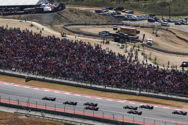 start of the race, depart, 04 NORRIS Lando (gbr), McLaren F1 Team MCL38, 01 VERSTAPPEN Max (nld), Red Bull Racing RB20, 55 SAINZ Carlos (spa), Scuderia Ferrari SF-24, 16 LECLERC Charles (mco), Scuderia Ferrari SF-24, action during the Formula 1 Pirelli United States Grand Prix 2024, 19th round of the 2024 Formula One World Championship, WM, Weltmeisterschaft from October 18 to 20, 2024 on the Circuit of the Americas, in Austin, United States of America - F1 - US GRAND PRIX 2024 DPPI Panoramic 241020_R19_USA_DP_AV3_9681