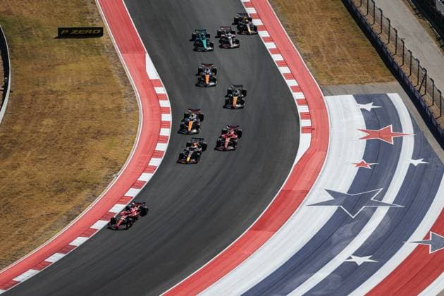 start of the race, depart, 16 LECLERC Charles (mco), Scuderia Ferrari SF-24, 01 VERSTAPPEN Max (nld), Red Bull Racing RB20, 55 SAINZ Carlos (spa), Scuderia Ferrari SF-24, action during the Formula 1 Pirelli United States Grand Prix 2024, 19th round of the 2024 Formula One World Championship, WM, Weltmeisterschaft from October 18 to 20, 2024 on the Circuit of the Americas, in Austin, United States of America - F1 - US GRAND PRIX 2024 DPPI Panoramic 241020_R19_USA_DP_AV3_9753