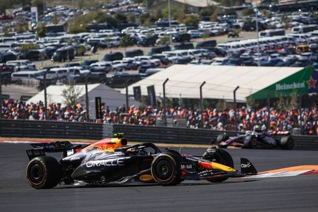 11 PEREZ Sergio (mex), Red Bull Racing RB20, action during the Formula 1 Pirelli United States Grand Prix 2024, 19th round of the 2024 Formula One World Championship, WM, Weltmeisterschaft from October 18 to 20, 2024 on the Circuit of the Americas, in Austin, United States of America - F1 - US GRAND PRIX 2024 DPPI Panoramic  241020_R19_USA_DP_EA011624