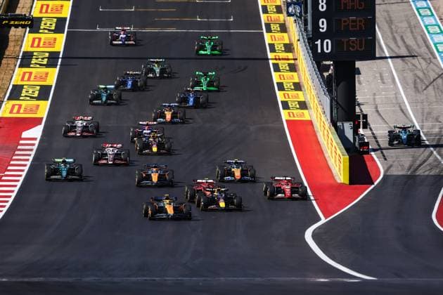 Start of the race 04 NORRIS Lando (gbr), McLaren F1 Team MCL38, action leads during the Formula 1 Pirelli United States Grand Prix 2024, 19th round of the 2024 Formula One World Championship, WM, Weltmeisterschaft from October 18 to 20, 2024 on the Circuit of the Americas, in Austin, United States of America - F1 - US GRAND PRIX 2024 DPPI Panoramic  241020_R19_USA_DP_EA020345