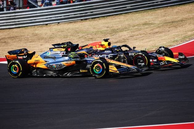 04 NORRIS Lando (gbr), McLaren F1 Team MCL38, action and 01 VERSTAPPEN Max (nld), Red Bull Racing RB20, action during the Formula 1 Pirelli United States Grand Prix 2024, 19th round of the 2024 Formula One World Championship, WM, Weltmeisterschaft from October 18 to 20, 2024 on the Circuit of the Americas, in Austin, United States of America - F1 - US GRAND PRIX 2024 DPPI Panoramic 241020_R19_USA_DP_EA020436